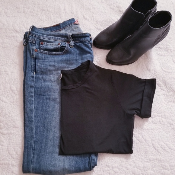 Black Rolled Sleeve Basic T-shirt - Picture 4 of 5